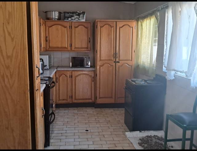 5 BEDROOM HOUSE FOR SALE IN BRITS CENTRAL